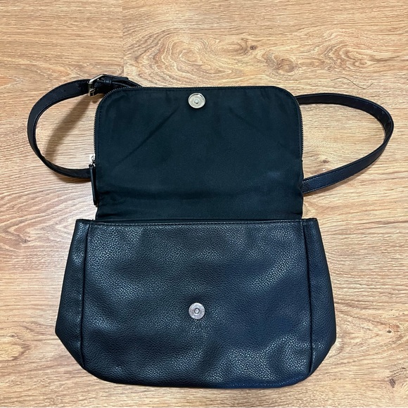 Brand New never used GUESS purse - Picture 5 of 5